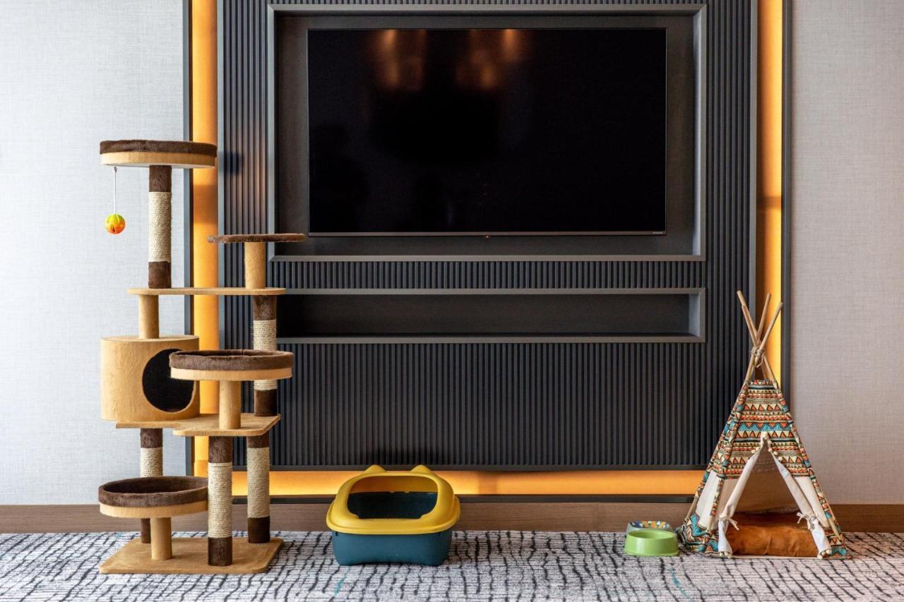 Hotel Kimpton Maa-Lai Bangkok By Ihg Exterior foto Cat furniture