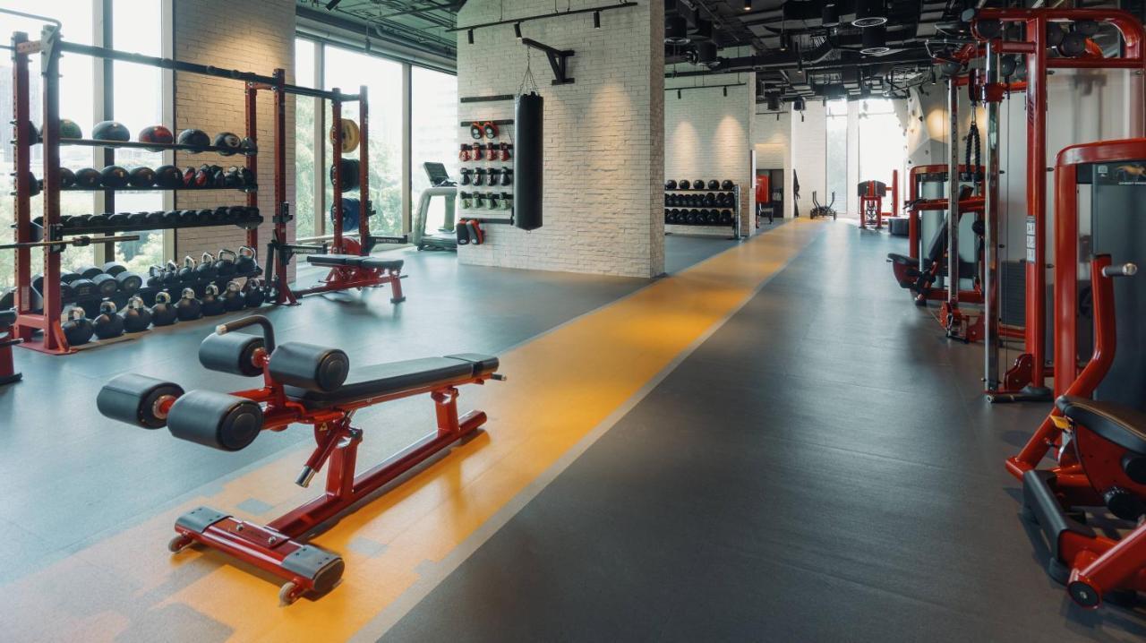 Hotel Kimpton Maa-Lai Bangkok By Ihg Exterior foto The gym at the hotel