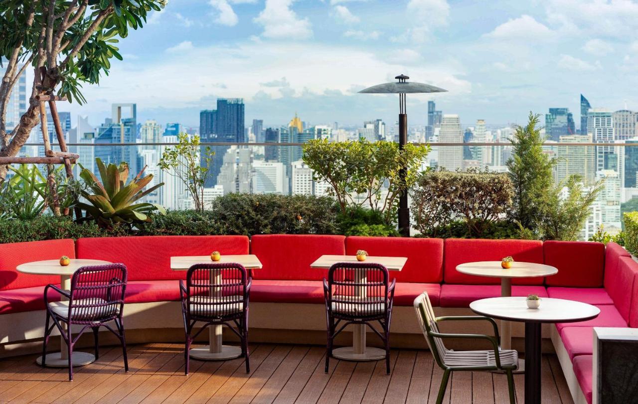 Hotel Kimpton Maa-Lai Bangkok By Ihg Exterior foto The rooftop bar at the hotel