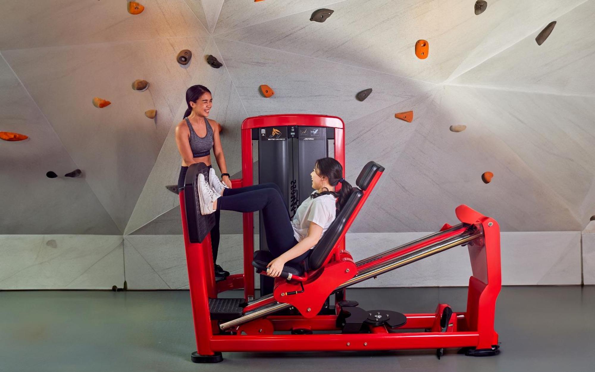 Hotel Kimpton Maa-Lai Bangkok By Ihg Exterior foto Leg press machine