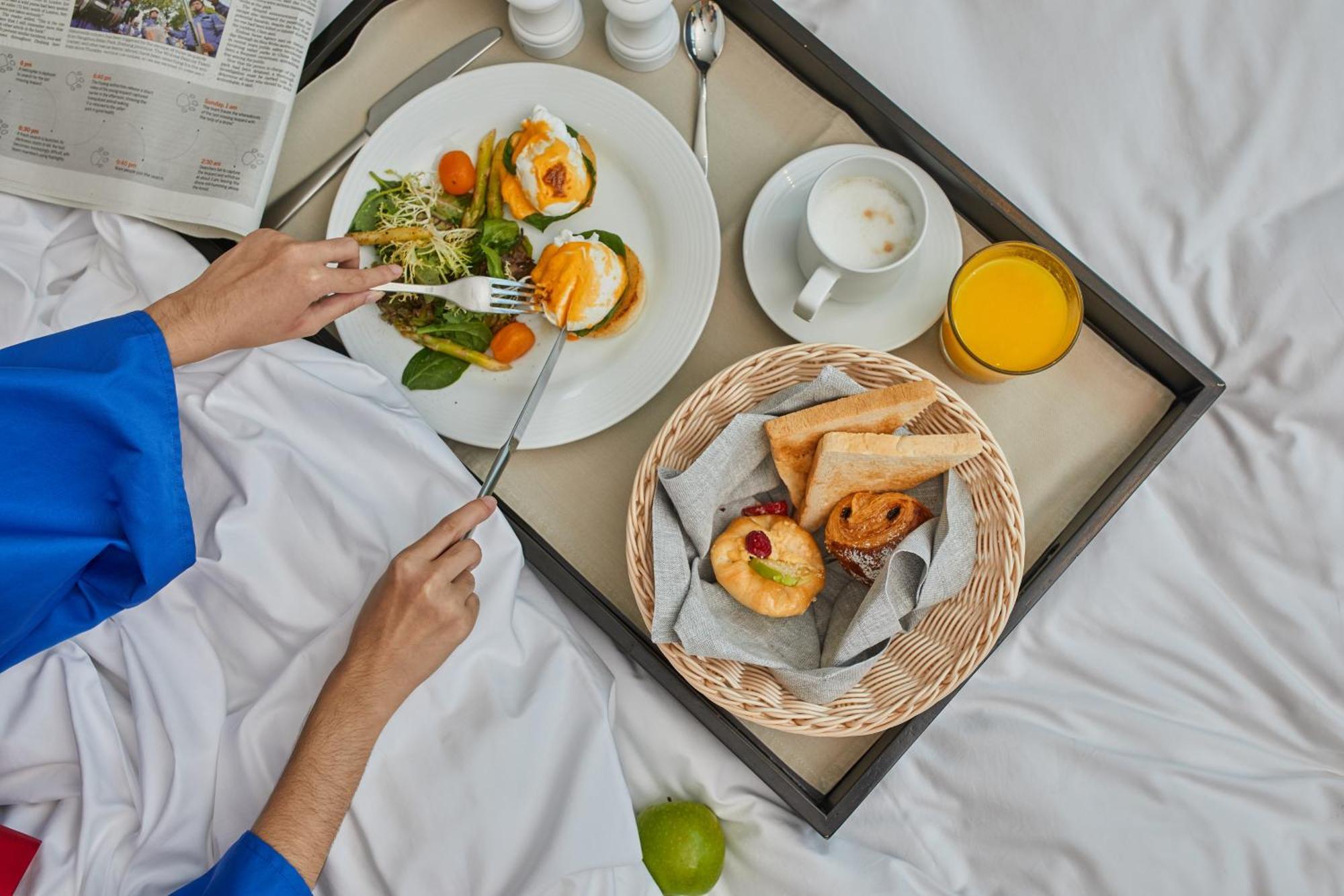 Hotel Kimpton Maa-Lai Bangkok By Ihg Exterior foto Room service
