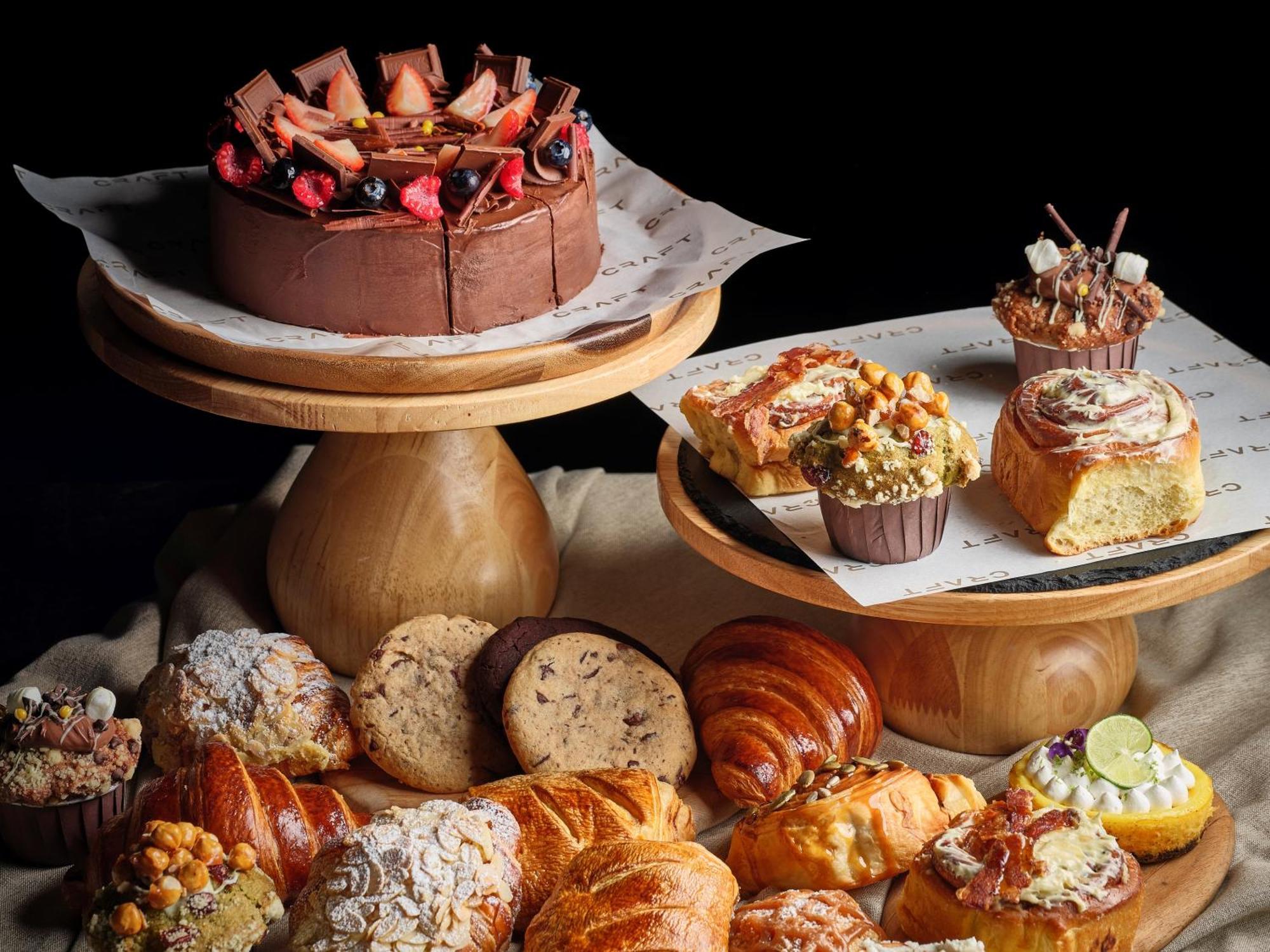 Hotel Kimpton Maa-Lai Bangkok By Ihg Exterior foto A selection of pastries