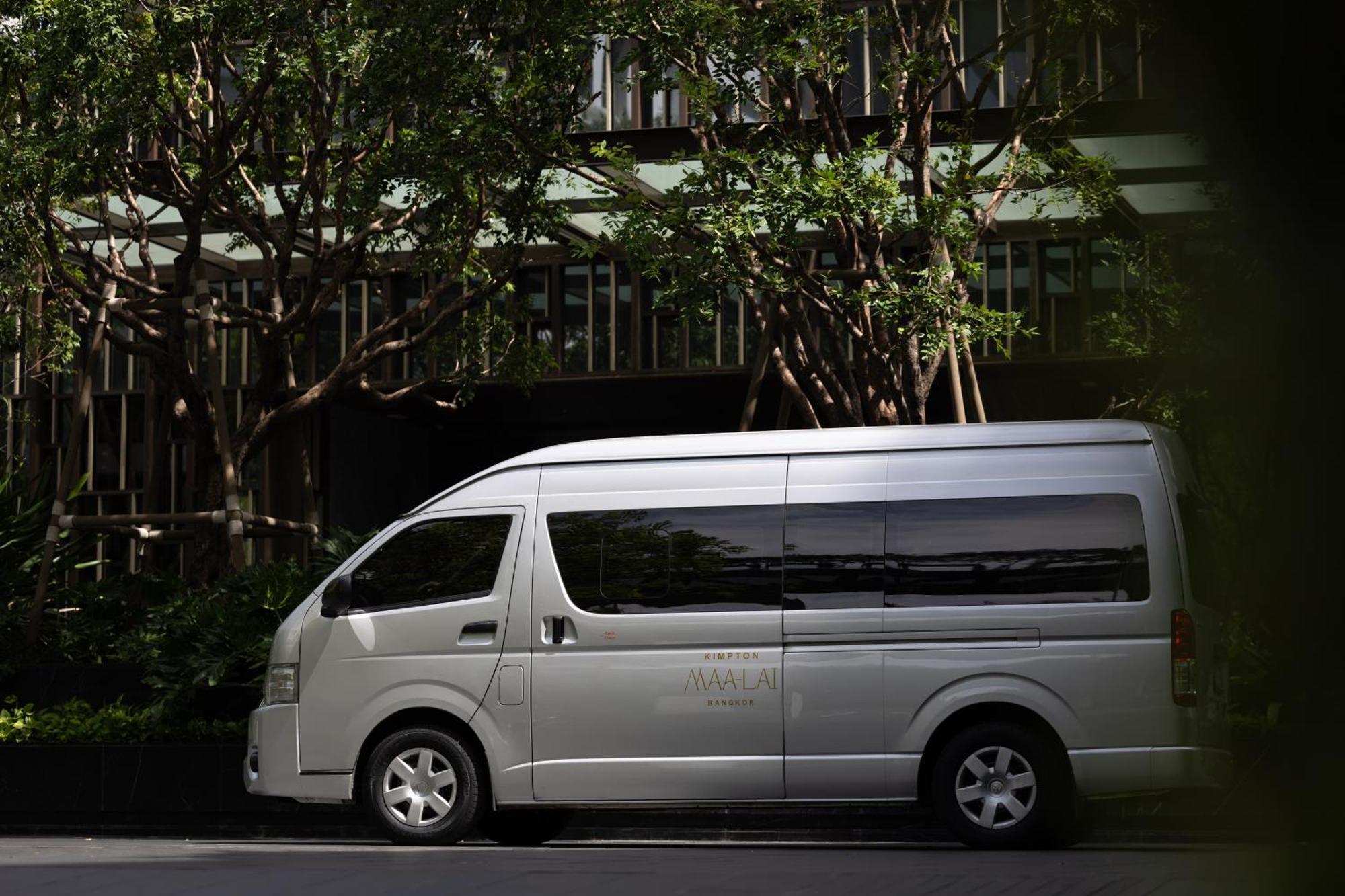 Hotel Kimpton Maa-Lai Bangkok By Ihg Exterior foto Toyota HiAce